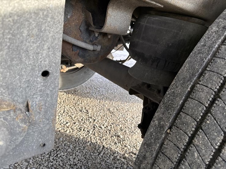 2017-utility-53'-image-13