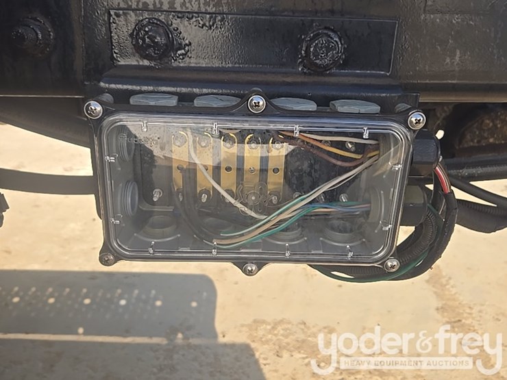 2020-freightliner-m2-106-image-55