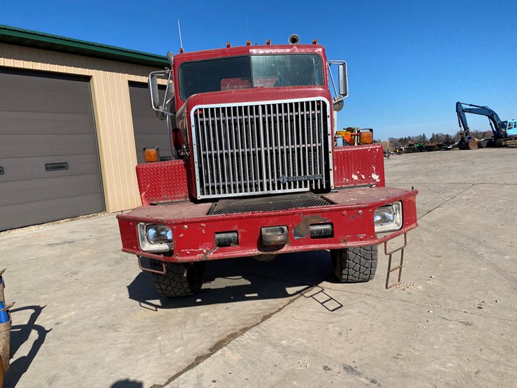 1994-international-paystar-5000-image-3