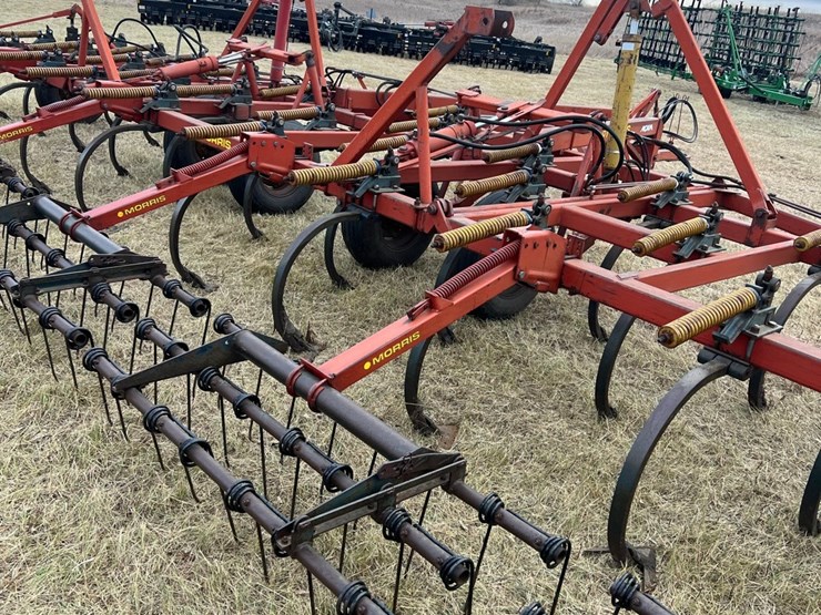 lot-49.-1981-33’-morris-magnum-model-cp-731-chisel-plow-w/3-bar-harrows,-well-maintained-unit,-super-clean-and-straight,-check-photos-image-25