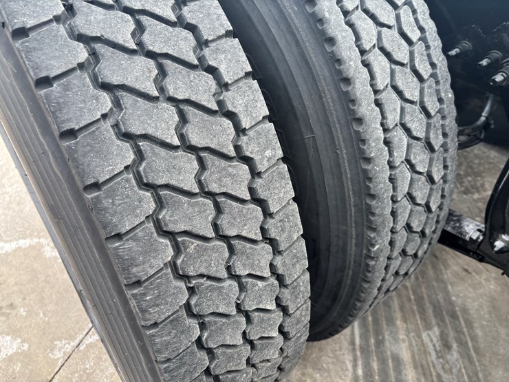 2018-freightliner-cascadia-126-image-72