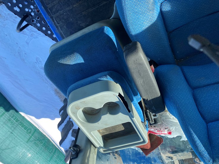 2011-new-holland-390-image-36