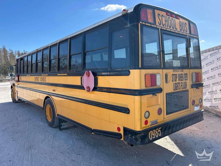 2011-freightliner-b2-image-4