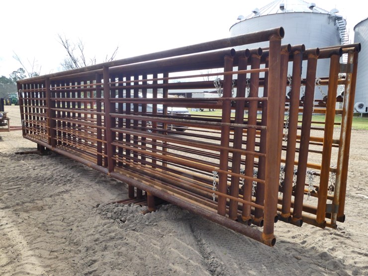(10)-free-standing-24'-cow-panels-w/2-gates-image-3