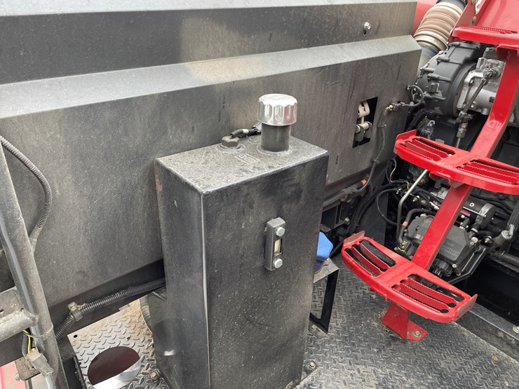 2017-case-ih-7240-image-29