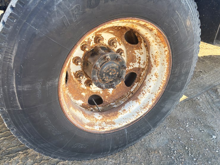 2005-sterling-lt8500-image-79