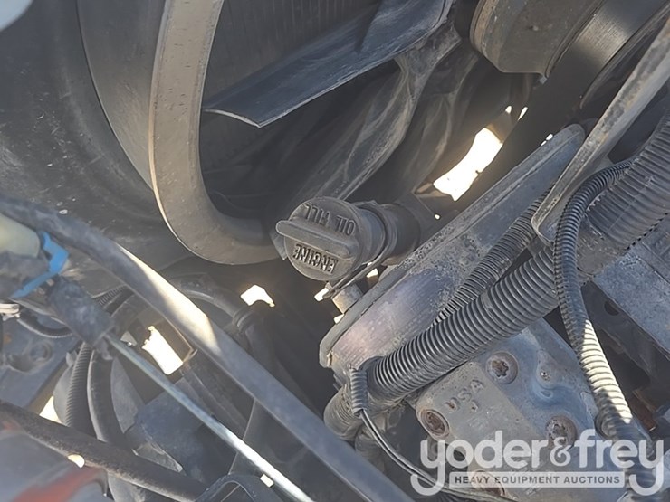 2009-peterbilt-335-image-33