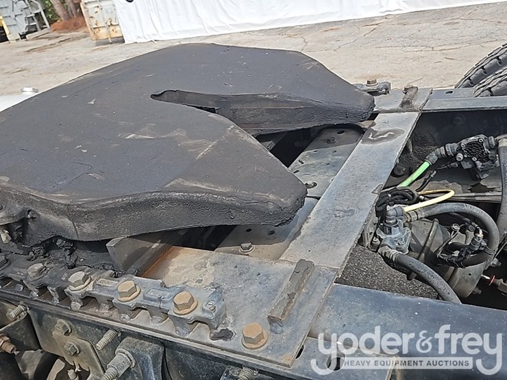 2017-international-8600-image-25