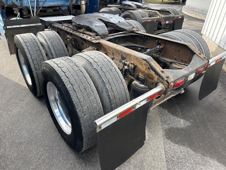 2003-volvo-10-image-15