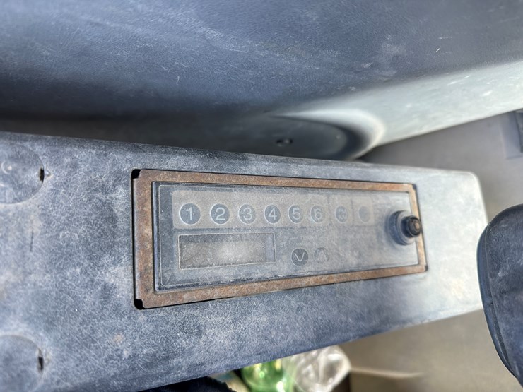 new-holland-eh215-image-47