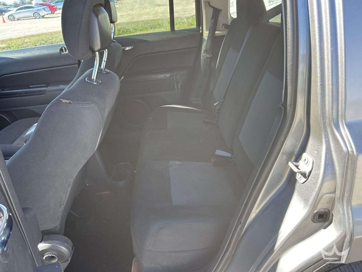 2015-jeep-patriot-sport-image-23