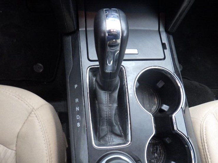 2017-ford-explorer-image-12