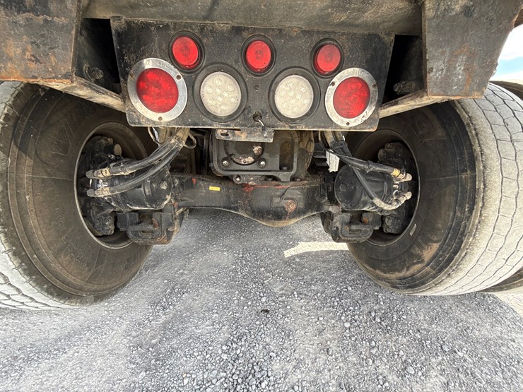 2017-mack-granite-gu713-image-26