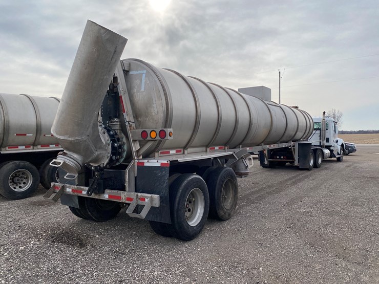 #502-•-2012-northern-8,500-gallon-semi-manure-tanker-(has-wi-title)-(waupun,-wi)-image-8