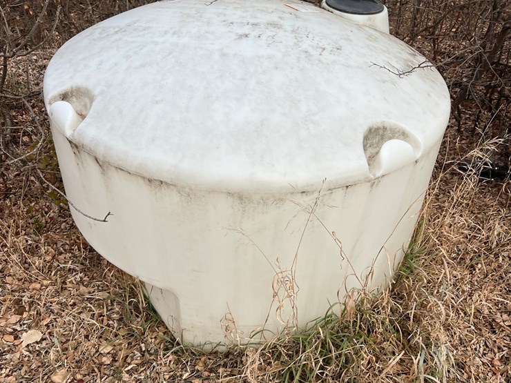 lot-43.-450-gallon-poly-tank-designed-for-back-of-pickup-image-6