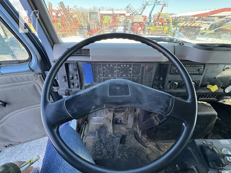 1999-international-f2674t-image-22