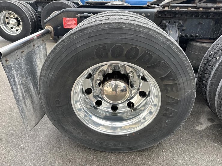 2019-volvo-10-image-60