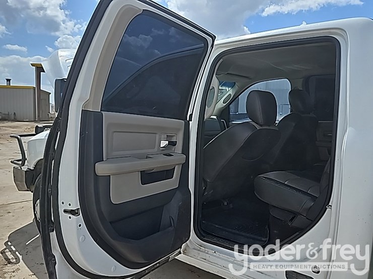 2010-dodge-ram-3500-image-34