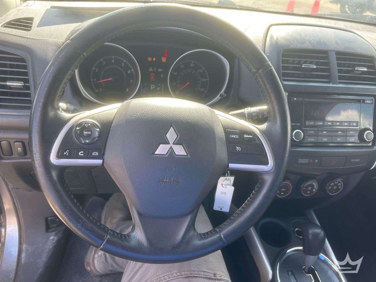 2014-mitsubishi-outlander-image-16