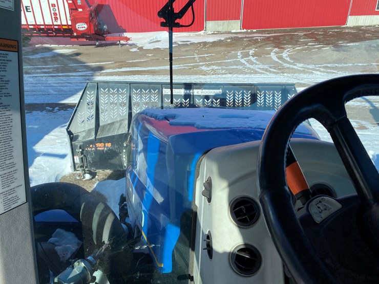 2012-new-holland-670-image-31