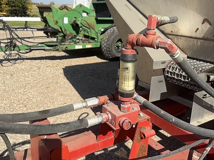 ag-–-800-stainless-steel-fertilizer-spreader,-fully-hydraulic-drive,-roll-tarp,-large-floatation-tires-￼￼-image-9