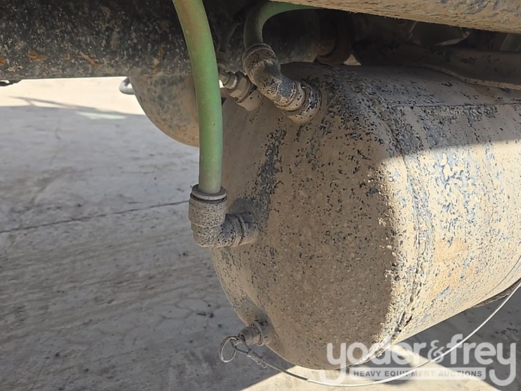 2017-freightliner-m2-106-image-52