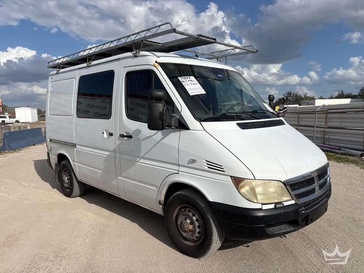 2004-dodge-sprinter-2500-image-2