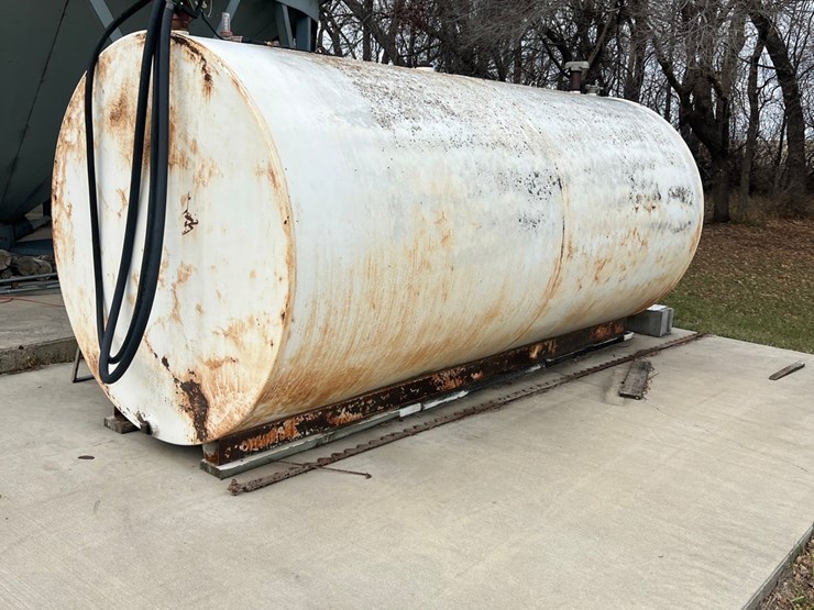lot-20.-2,000-gallon-fuel-tank-with-electric-pump-image-3