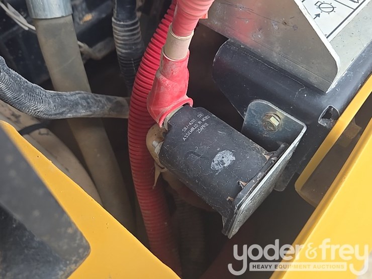 2018-caterpillar-tl1055d-image-56