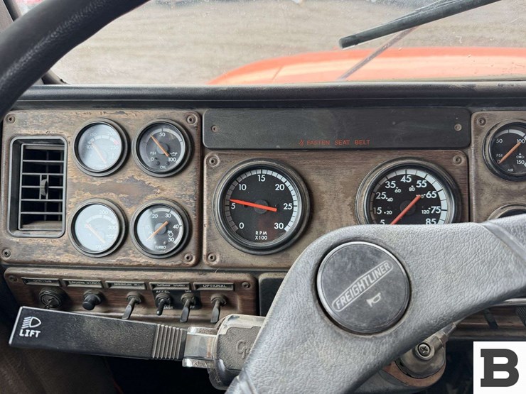 1993-freightliner-fld112-image-59