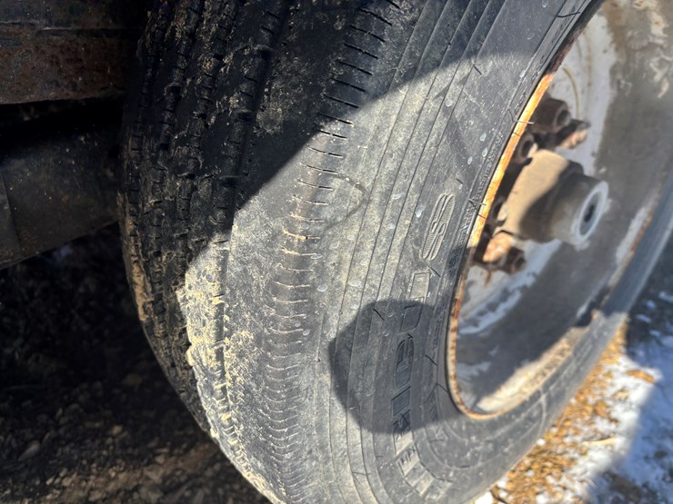 #2272-•-b-&-b-26'-equipment-trailer-image-42