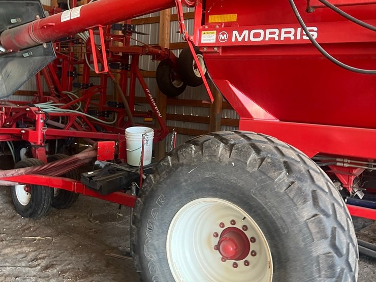 lot-10.-morris-air-seeder,-tow-between-with-10"-eagle-beaks,-new-seed-meter-unit,-pristine-condition,-always-shedded,-highly-maintained,-none-nicer-image-10