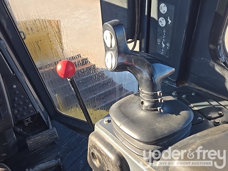 2018-deere-700k-image-85