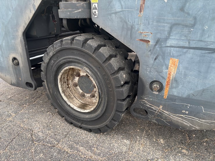 #1869-•-2012-combilift-cl-8011-multi-directional-forklift-image-14