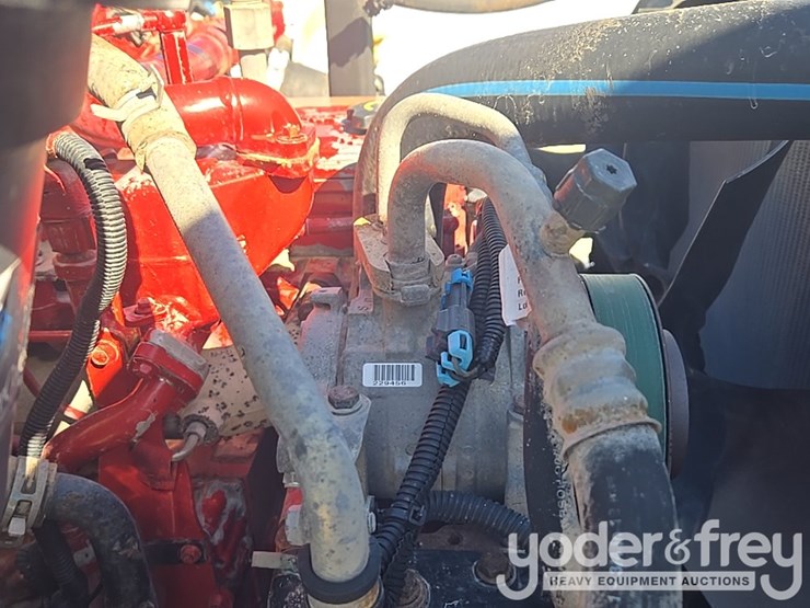 2017-freightliner-m2-106-image-43