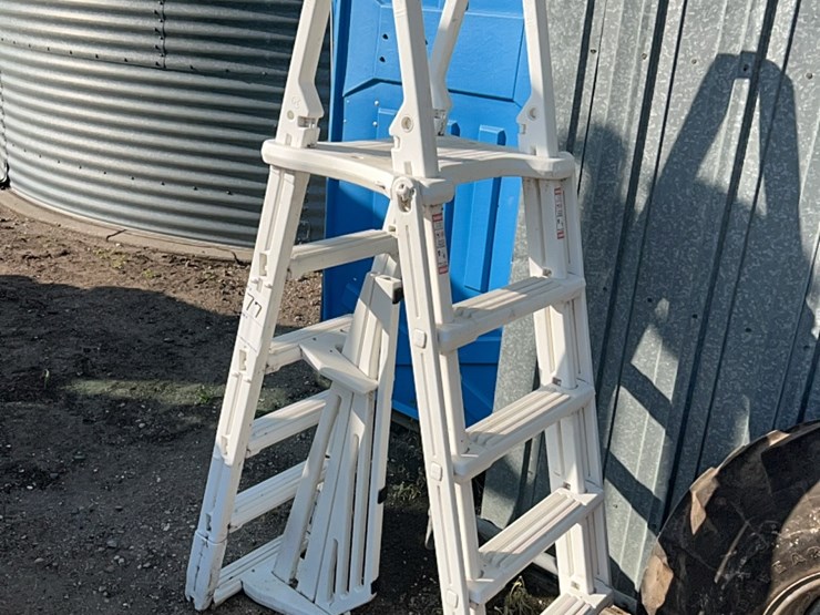 double-sided-ladder,-heavy-duty-plastic-image-8