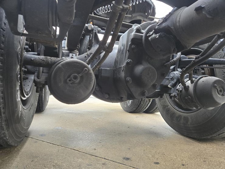 2019-kenworth-t680-image-45