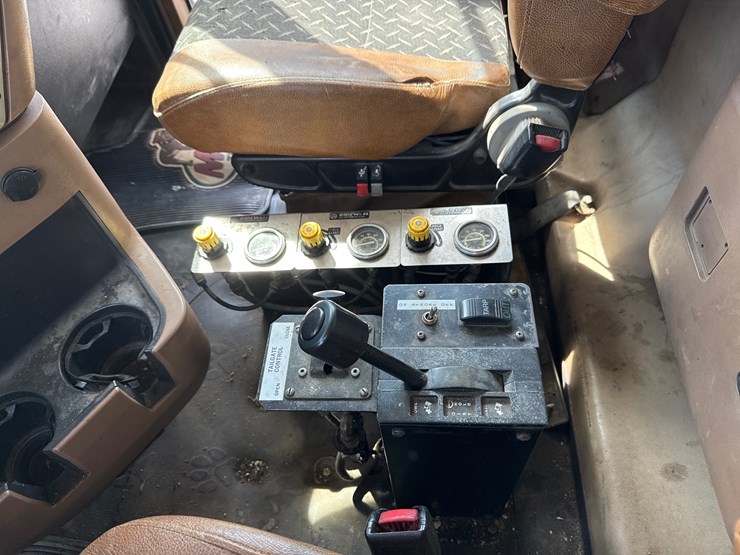 2017-mack-granite-gu713-image-45