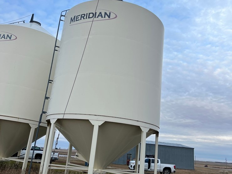 lot-44.-3,000-bu.-meridian-hopper-bin-image-13