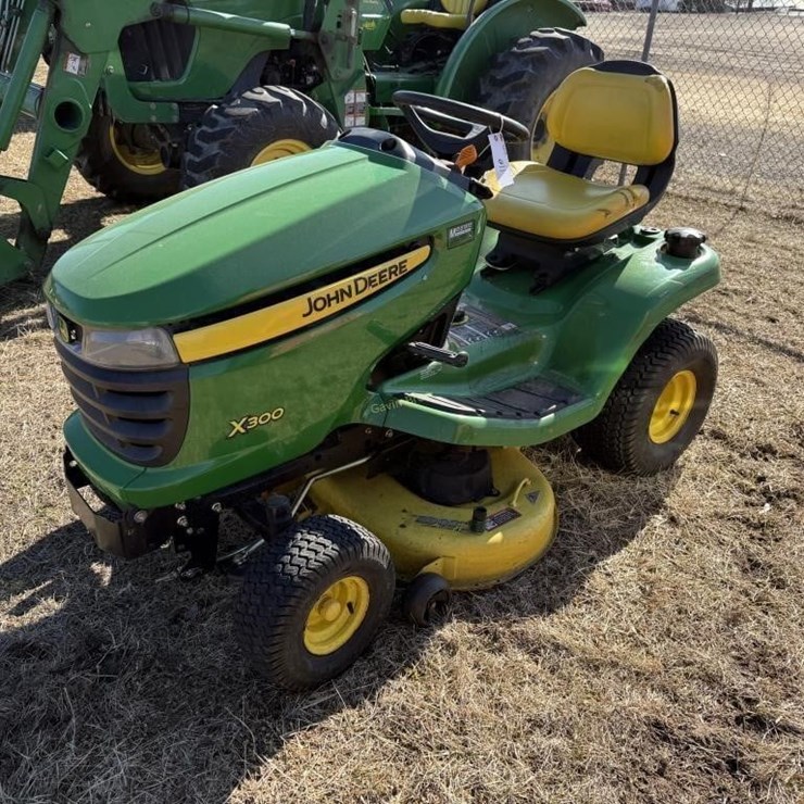 JOHN DEERE X300