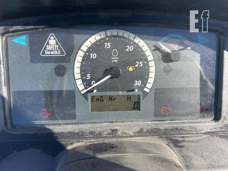 2015-john-deere-4044m-image-7