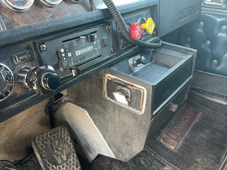 1990-kenworth-t600-image-186