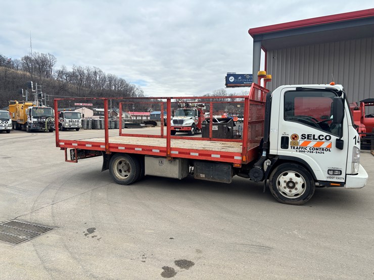 2015-isuzu-npr-xd-image-4