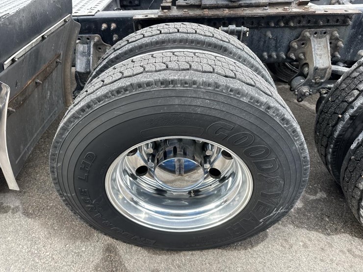 2018-volvo-10-image-57