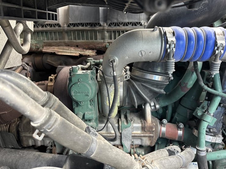 2020-volvo-10-image-31