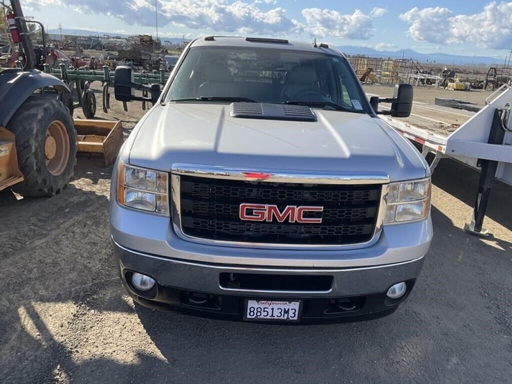 2011-gmc-3500-image-2