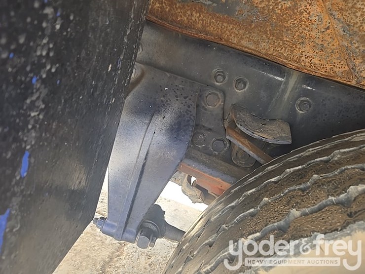 2021-freightliner-m2-106-image-18