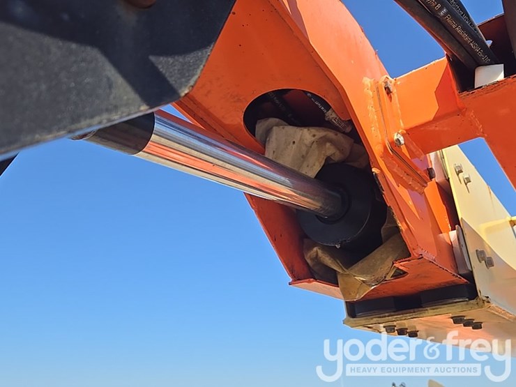 2017-jlg-600aj-image-37
