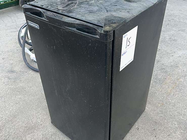 fridge-for-dorm-room,-dryer-shack,-shop,-etc.,-works-good-image-5