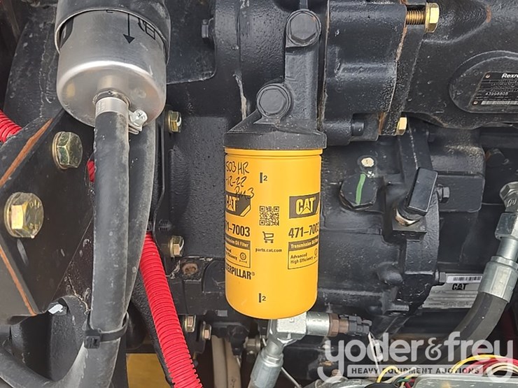 2018-caterpillar-tl1055d-image-48